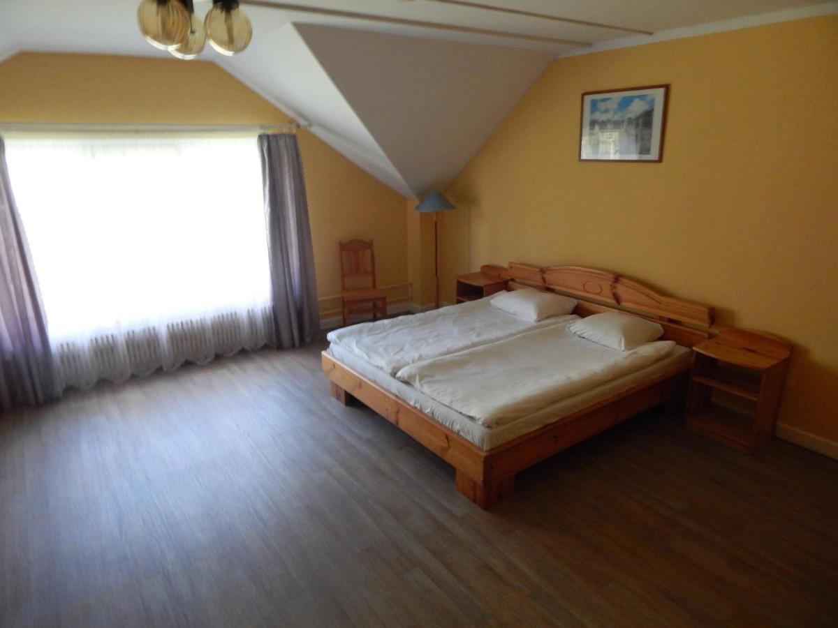 Motel Brencis Iecava Buitenkant foto