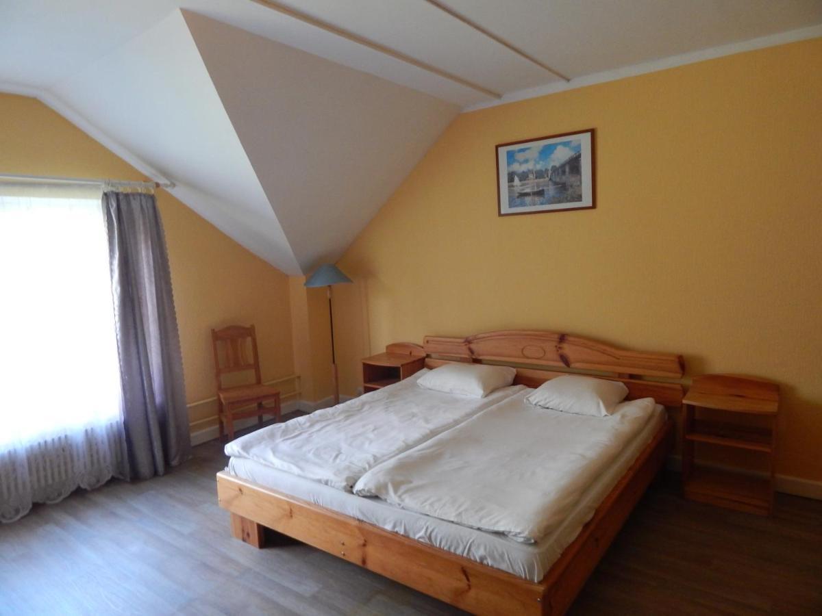 Motel Brencis Iecava Buitenkant foto