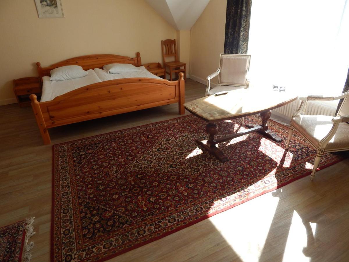 Motel Brencis Iecava Buitenkant foto