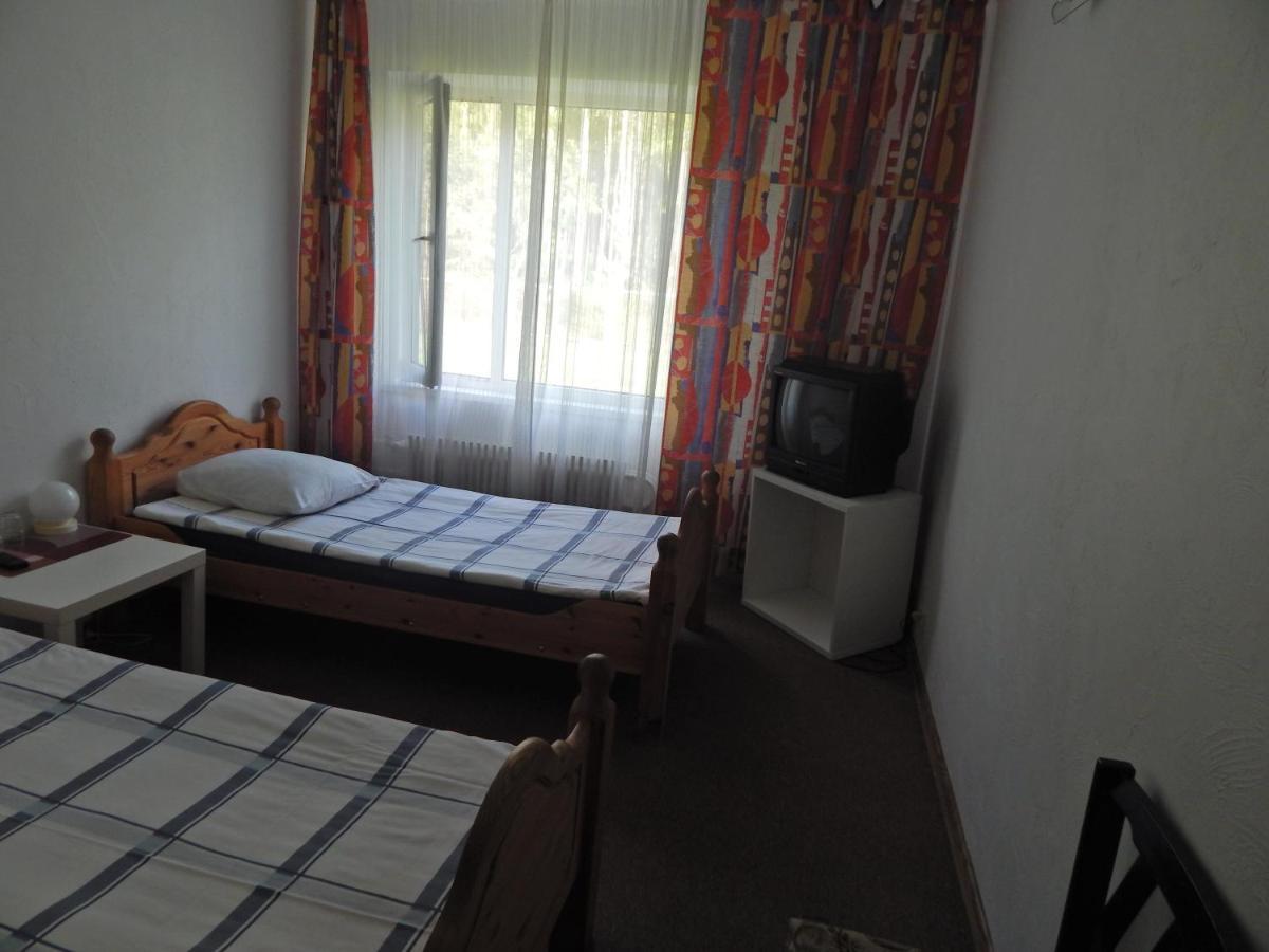 Motel Brencis Iecava Buitenkant foto